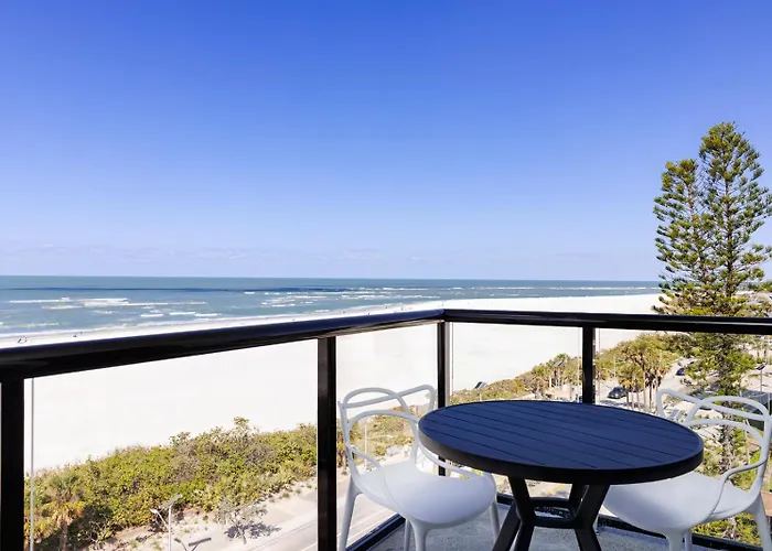 Cirque St Armands Beachside
